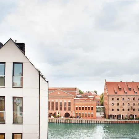 Targ Na Starym Miescie Z Widokiem Na Rzeke Gdansk