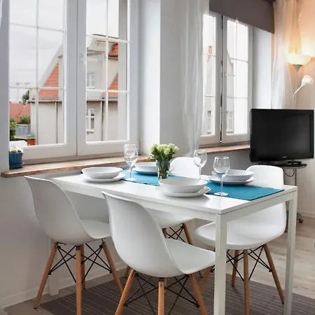 Targ Na Starym Miescie Z Widokiem Na Rzeke Free Parking Гданьск