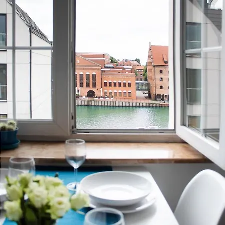 Targ Na Starym Miescie Z Widokiem Na Rzeke Free Parking *