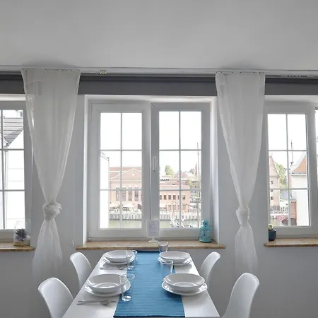 Targ Na Starym Miescie Z Widokiem Na Rzeke Apartamento *