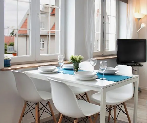 Targ Na Starym Miescie Z Widokiem Na Rzeke Free Parking 그단스크