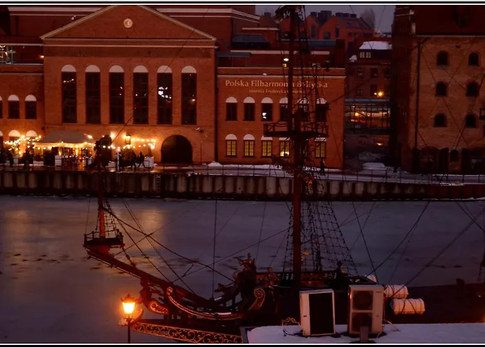 Targ Na Starym Miescie Z Widokiem Na Rzeke Free Parking Apartman