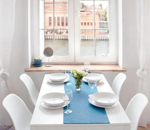 Targ Na Starym Miescie Z Widokiem Na Rzeke Free Parking 아파트 *