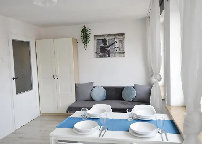 Targ Na Starym Miescie Z Widokiem Na Rzeke Free Parking *