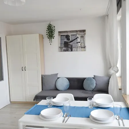 Targ Na Starym Miescie Z Widokiem Na Rzeke Free Parking *