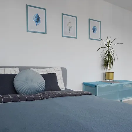 Targ Na Starym Miescie Z Widokiem Na Rzeke Free Parking